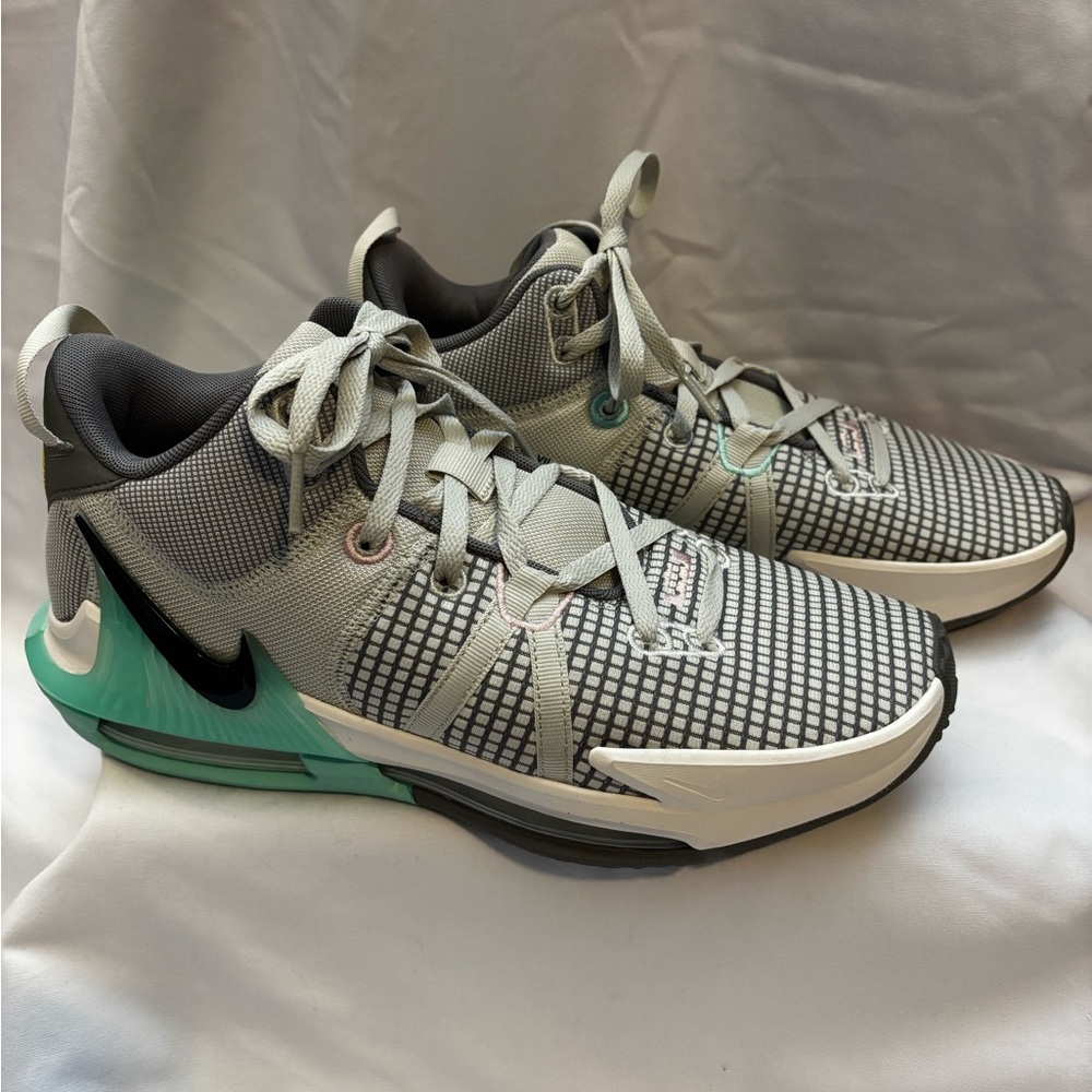 Nike LeBron Witness 7 - Picture 3 of 7